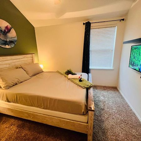 Work, Play & Stay King Bed With Foosball! Aubrey Eksteriør billede