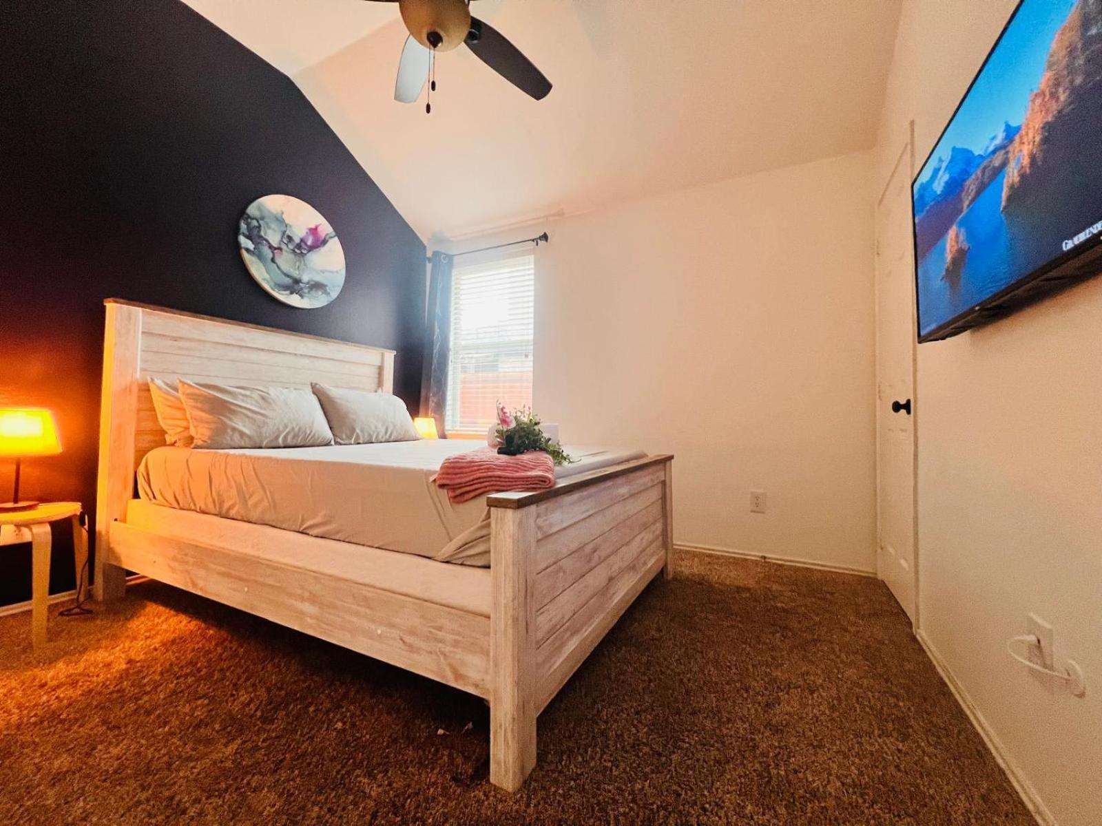 Work, Play & Stay King Bed With Foosball! Aubrey Eksteriør billede